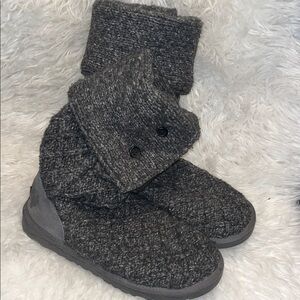 UGG  3066 Knit Cozy Gray Women’s Boots size 8